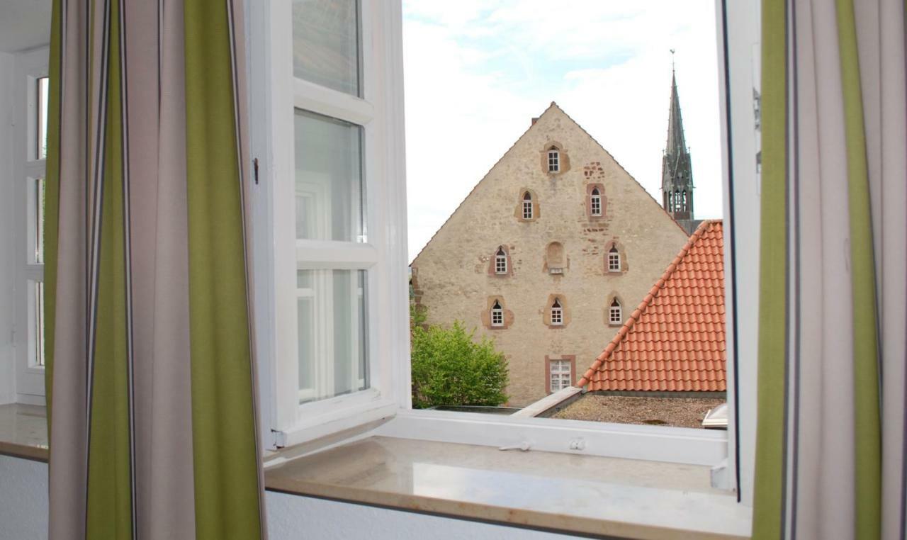 Alt Warburg Hotel Exterior photo